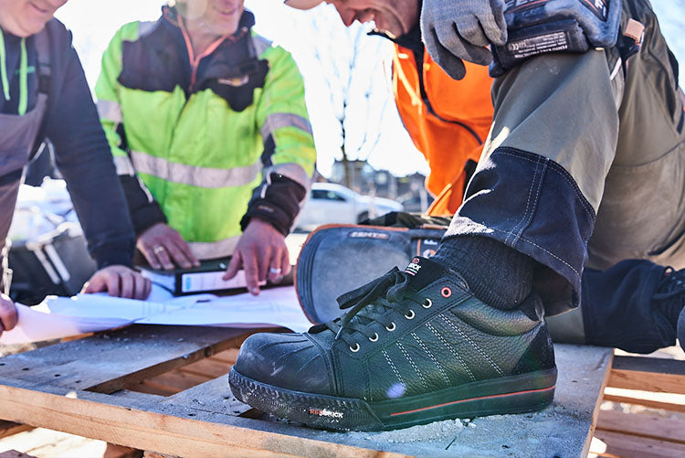 Hoe voorkom je dat de neus van je werkschoenen slijt?