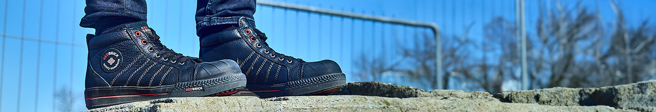 De zwarte Redbrick Onyx S3 veiligheidsschoen, een werkschoen met het uiterlijk van een sneaker
